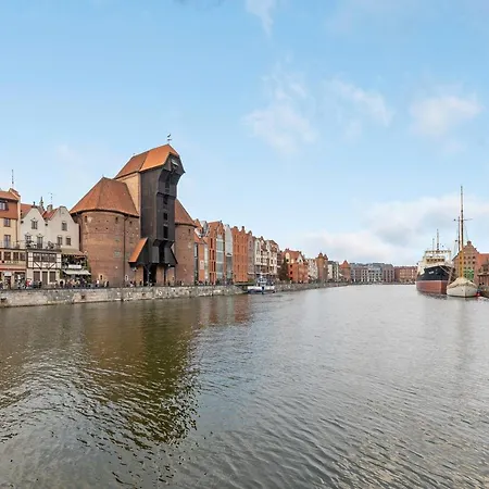 Granaria Deluxe & Riverside By Downtown Aparthotel 4*