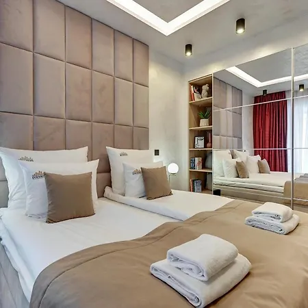 Granaria Deluxe & Riverside By Downtown Aparthotel Danzica